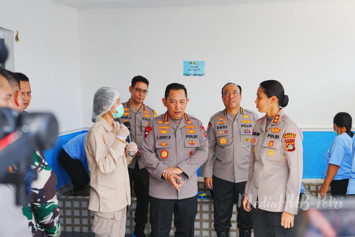 Kapolri resmikan SPPG Polres Jembrana sebagai dukungan nyata untuk Program Makan Bergizi Gratis (MBG).

Download foto ⬇️
mediahub.polri.go.id/image/detail/1…

#PolriPeduli #SPPG #MBG #BaktikesPolri #PolriUntukIndonesia #Kapolri #Jembrana #GiziAnak