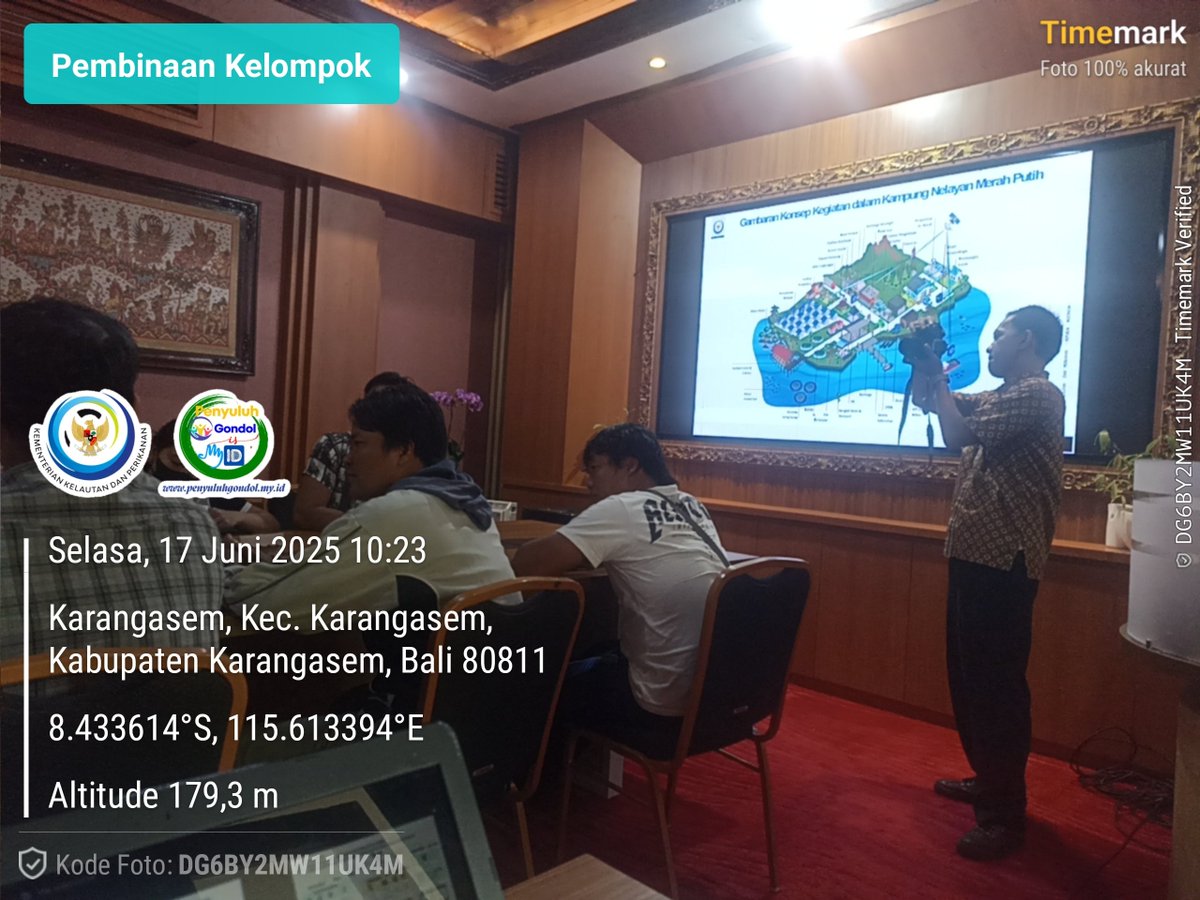 MaenTwit's tweet photo. Senin(17/6/25),Erwin,Luhkan Kab.Karangasem.Rakor KDMP Seraya Timur dan Kampung Nelayan bersama Asisten 2 Bupati, diskop,bappeda, PMD,Perbekel, koperasi mina#LuhkanSatminkalGONDOL #Karangasem
@bpbatmandiangin
@KarangasemKab
@kkpgoid
@BudidayaKKP
@bppsdm_kp
@bppsdm_gondol https://t.co/bOoeDn9UMf