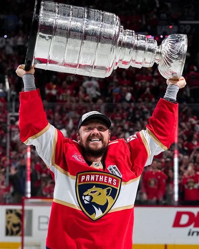 A huge congrats to B.C.'s Sam Reinhart (Hollyburn Country Club) on a second consecutive Stanley Cup victory with the Florida Panthers and a four-goal performance in Game 6! 

📸: NHL