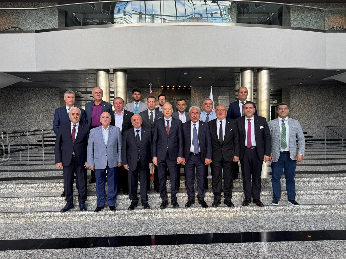 TUSAF Yönetim Kurulu Üyeleriyle birlikte Ticaret Bakan Yardımcımız Sayın Volkan Ağar ve beraberindeki heyeti makamlarında ziyaret ettik. 

Un sanayi sektörümüzün mevcut durumu ve ihracat hedeflerimiz üzerine verimli bir görüşme gerçekleştirdik. 

Nazik kabulleri ve yapıcı