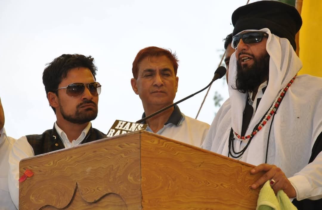 Today marks the Urs Mubarak of revered Hazrat Sayed Muzaffar Hussain Shah Sahib (Baji Sahib). I'm humbled to have received his blessings during his lifetime.Regrettably, due to health issues,I cudn't visit the Darbar Sharief.May Baji Sahib's soul rest in Jannat-ul-Firdous.