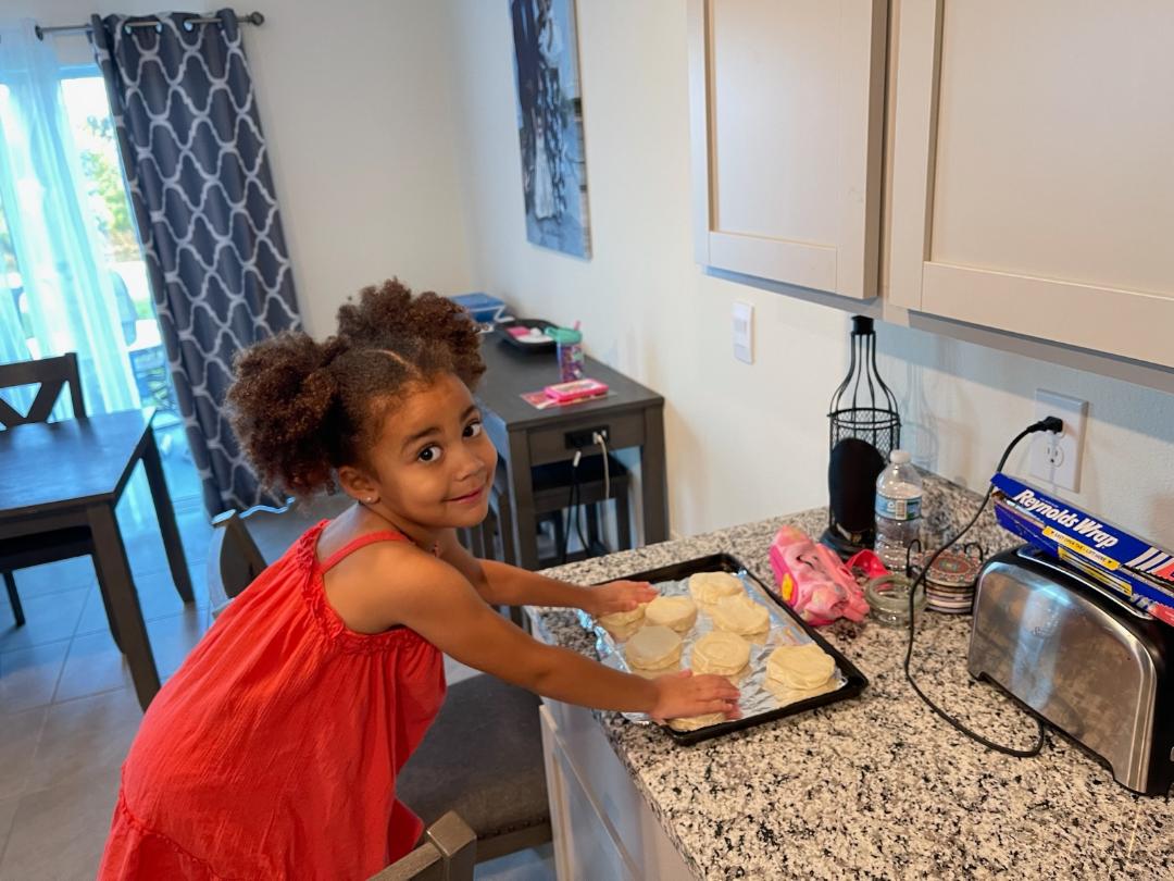 LeolaBakes's tweet image. Calling all aspiring bakers, Leola here! Cherished moments in the kitchen create lasting joy! Think back to a delightful baking experience that brings a smile to your face and share your story with me! Happy Baking! #BakingExperience