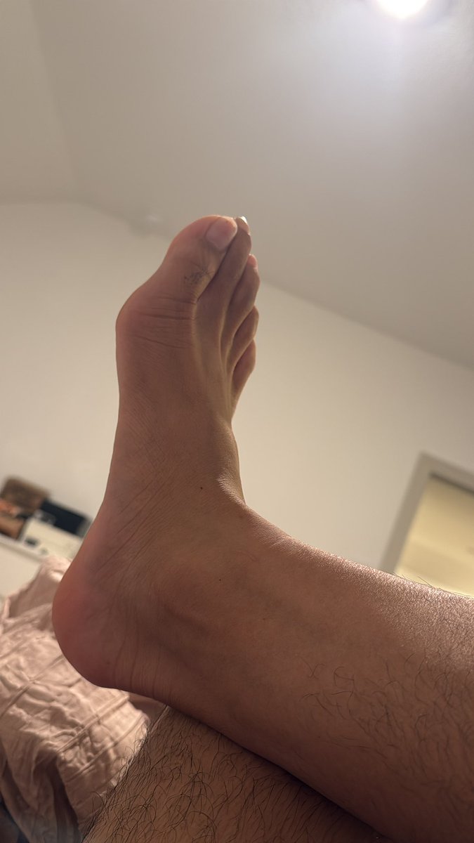 CleanStepStudio's tweet image. 🌙 Goodnight, foot lovers 💋
Slipping into bed with soft soles and painted toes…
Just imagine them gently rubbing across your skin. 😏
Sweet dreams… or should I say, steamy ones? 💦👣
#FootFetish #FeetLovers #ToesOfTheDay #SolesForYou