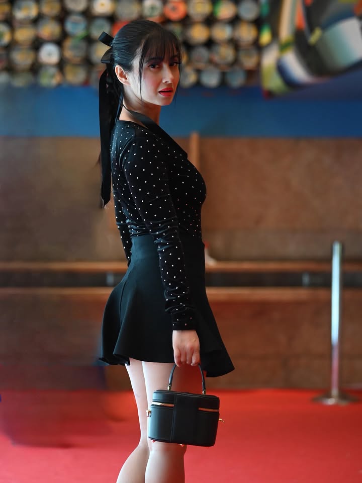 govtjobsalert26's tweet photo. 🎯 #MonamiGhoshThread

#MonamiGhosh New Look https://t.co/8DBuWHDpzd