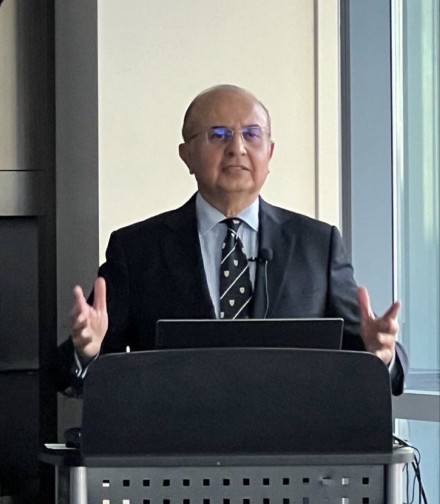 AftabIqbalFan's tweet image. جسٹس منصور علی شاہ کے دو ٹوک الفاظ:

ججز کو ترقی، اپنی سہولت،ذاتی فائدے کیلئے طاقتوروں کی نہیں بلکہ آئین کی زبان بولنی چاہیے۔۔