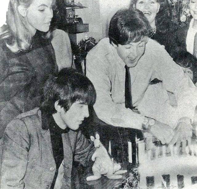 thinkmcharrison's tweet image. george and paul (and john) on june 18th 1964 - paul's 22nd birthday.
Happy birthday, Paul! 💙