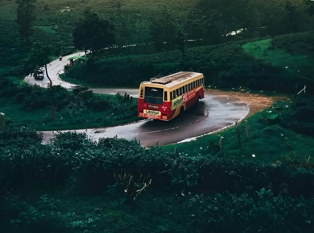 कोई मुझ तक पहुँच नहीं पाता
इतना आसान है पता मेरा

- जौन एलिया