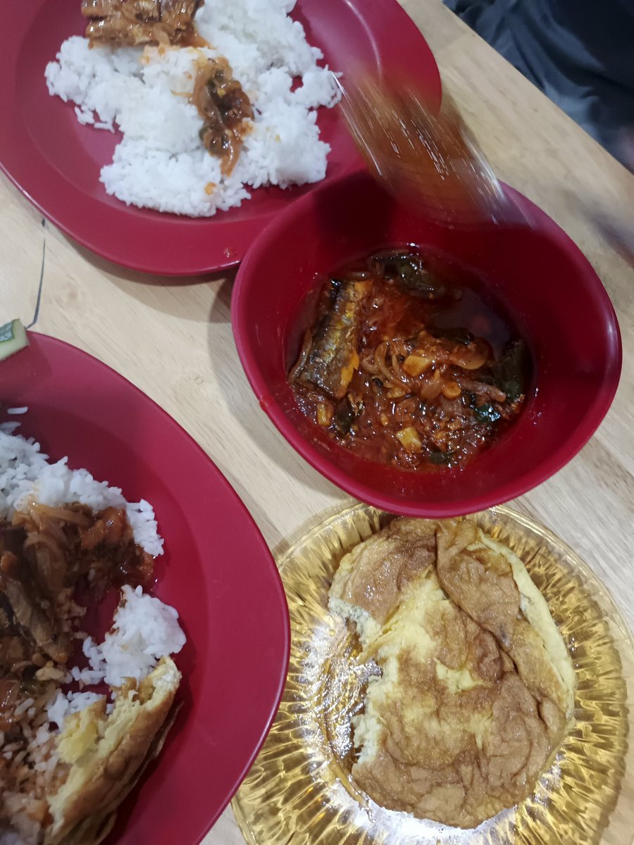 fnXsam's tweet photo. Kali ke-3 merasa air tangan suami. Kalau dia da start masuk dapur mmg tak kasi bini nya tolong. "Jangan buat apa². Biar abg je buat semua." Walaupon masakan ringkas je tp usaha nya yg kita suka. Moga istiqomah suamiku. https://t.co/CMRvtSmatE