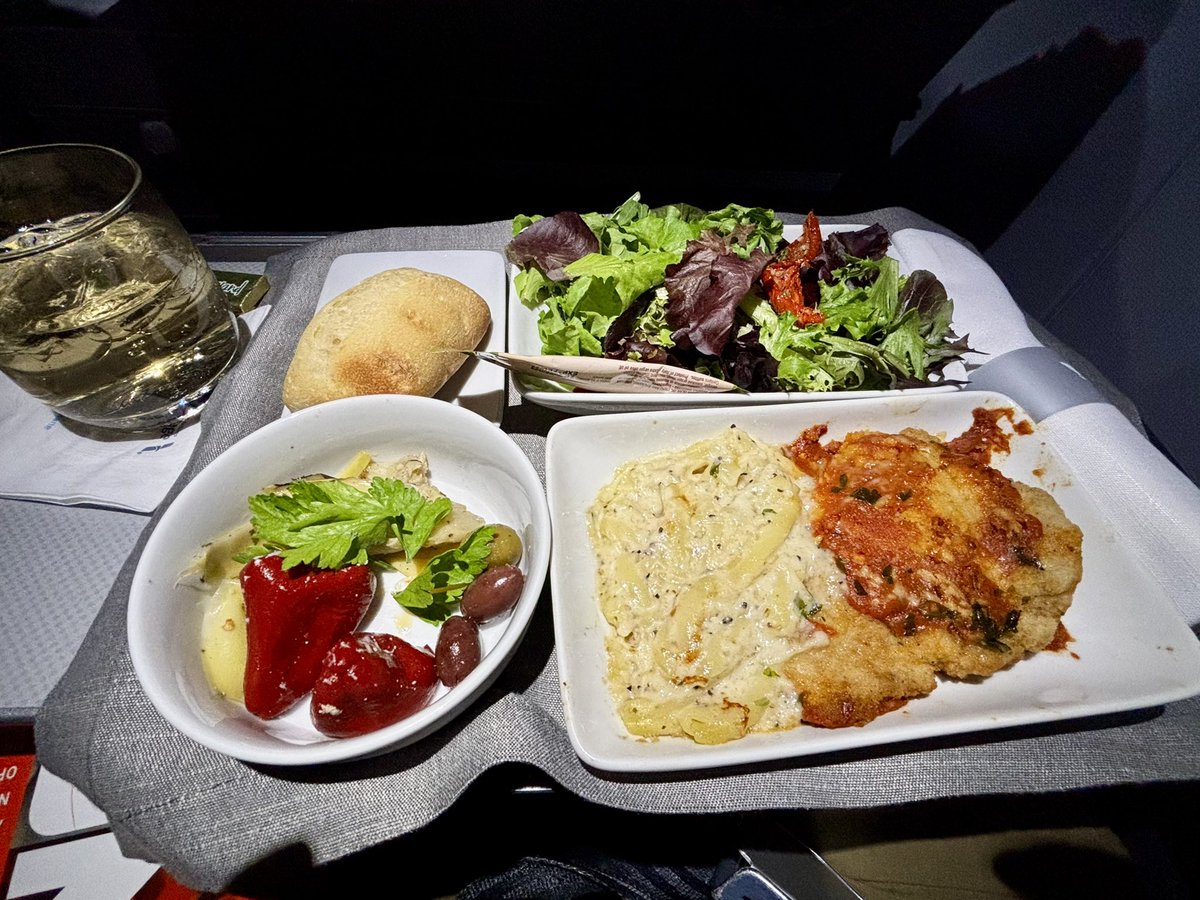 LAからフィラデルフィア間の食事。アメリカン航空、なかなかやるじゃないの。
