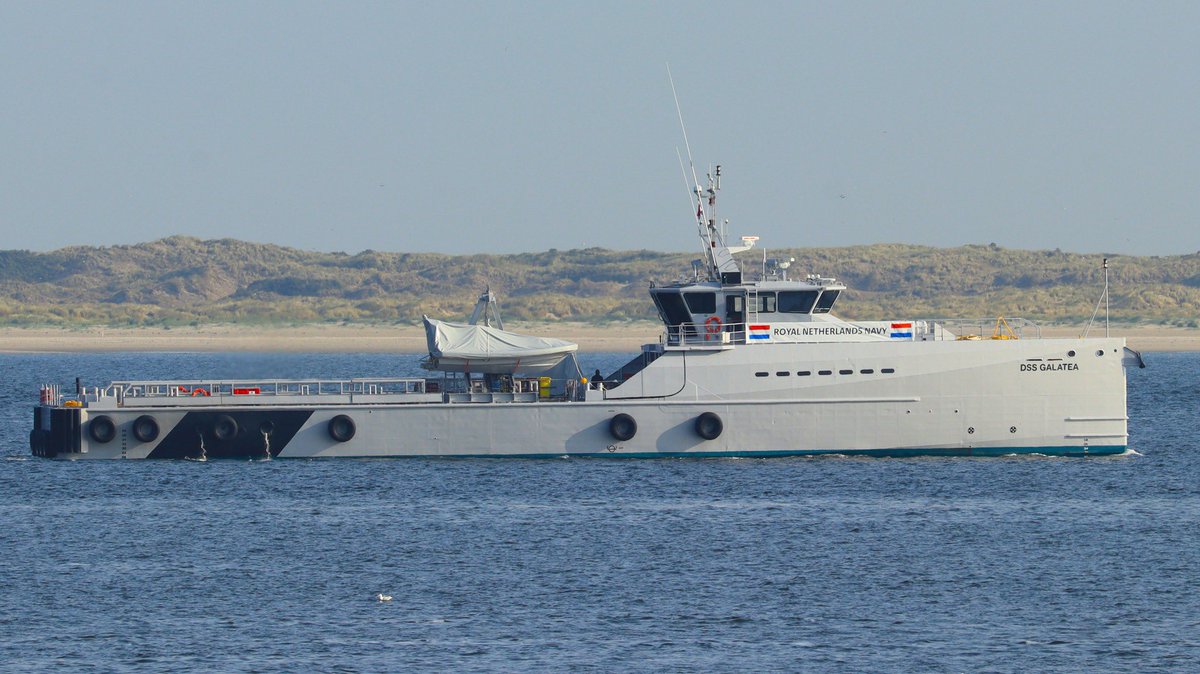 Het was gezellig druk op het Marsdiep vanochtend. 
📷 Wim Soeters.