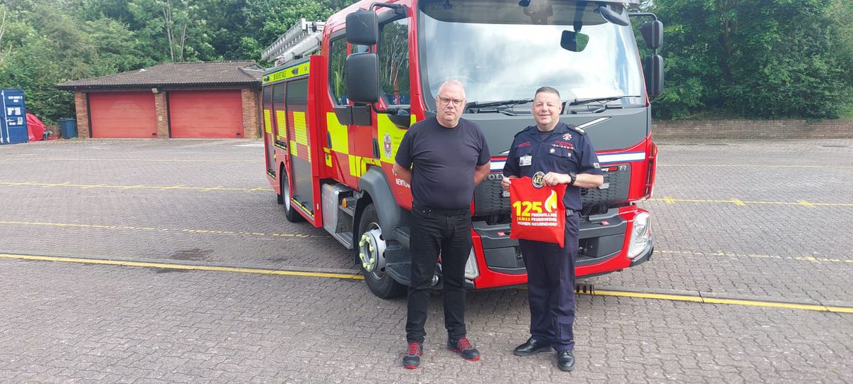 We welcomed Deputy fire chief René Smolarski from Hohen Neuendorf Germany 🇩🇪  definitely our furthest traveling guest! 
It was great seeing the difference in fire appliances and showing you our station. 

Thank you for the gift from your station.

Danke René, safe journey home.
