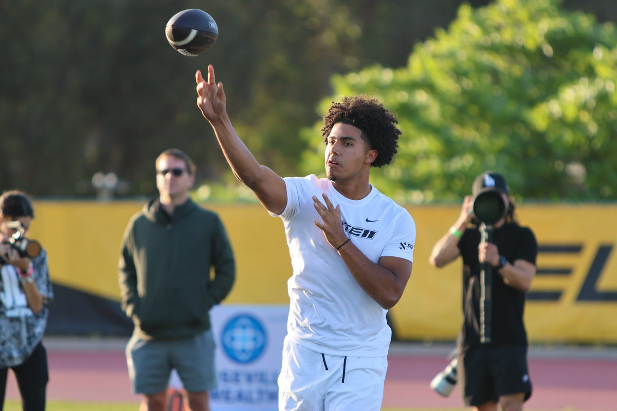 🚨 #USC's 2026 QB commit, Jonas Williams, turned heads at Day 1 of the #Elite11Finals! USC beat writers I talked to raved about his footwork, athleticism, pinpoint accuracy on the move, &amp; finesse on deep balls -- notable national guys were tougher, but expect him to dominate Day