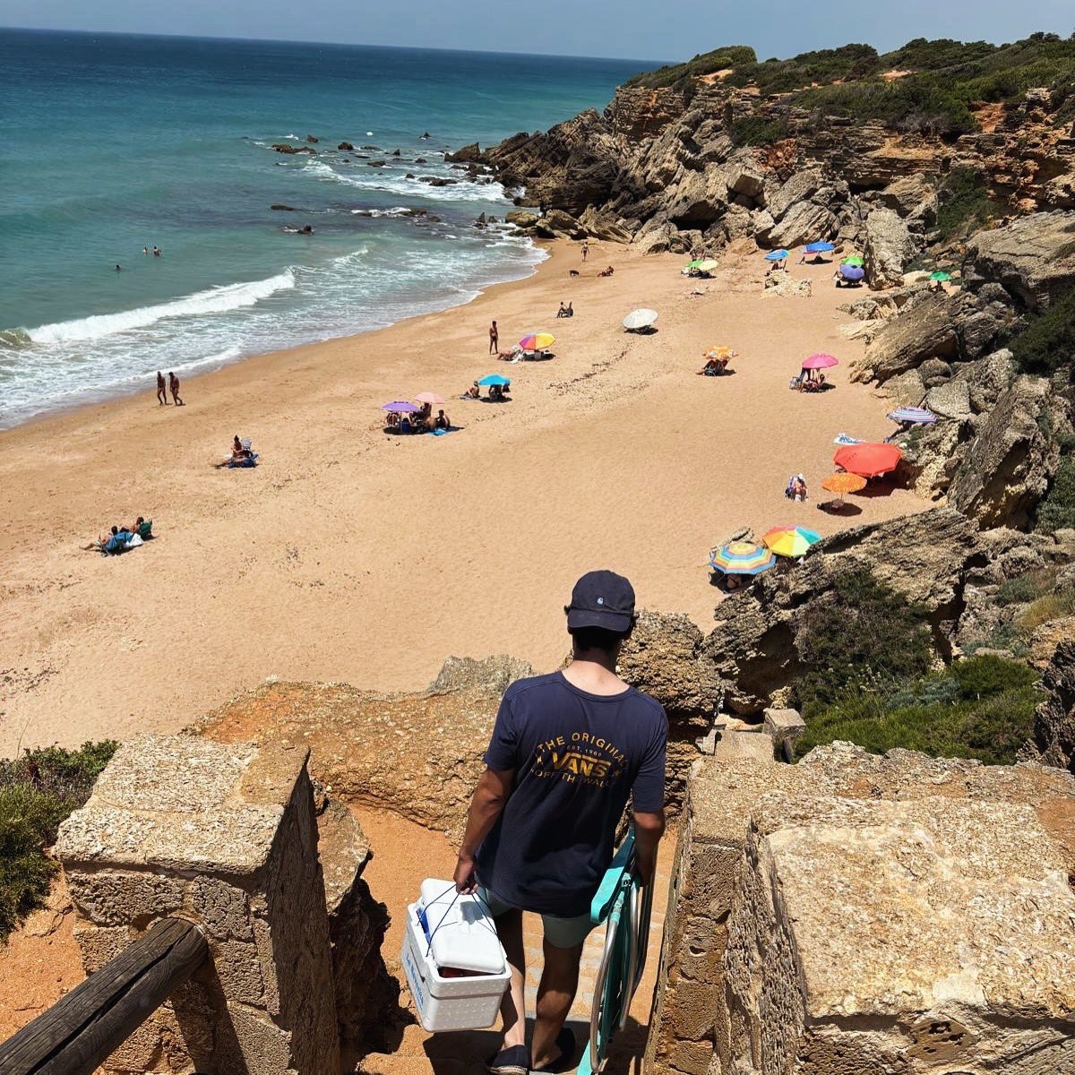 Currino's tweet image. Los lunes el sol