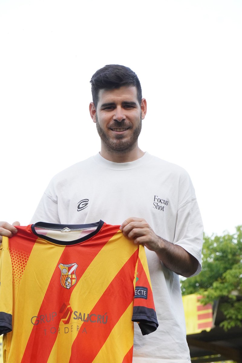 <a href="/GuillemFerreer/">Guillem Ferrer</a> renova com a director esportiu i entrenador del primer equip del <a href="/cftordera/">CF Tordera Oficial</a>.

⬆️ Amb un augment de gairebé una desena d’equips de cares a la temporada 2025/26.

Gràcies, Guillem. 
Visca Tordera.

Sempre endavant, Tordera💛❤️
#Tordera #CFTordera #futbolcat