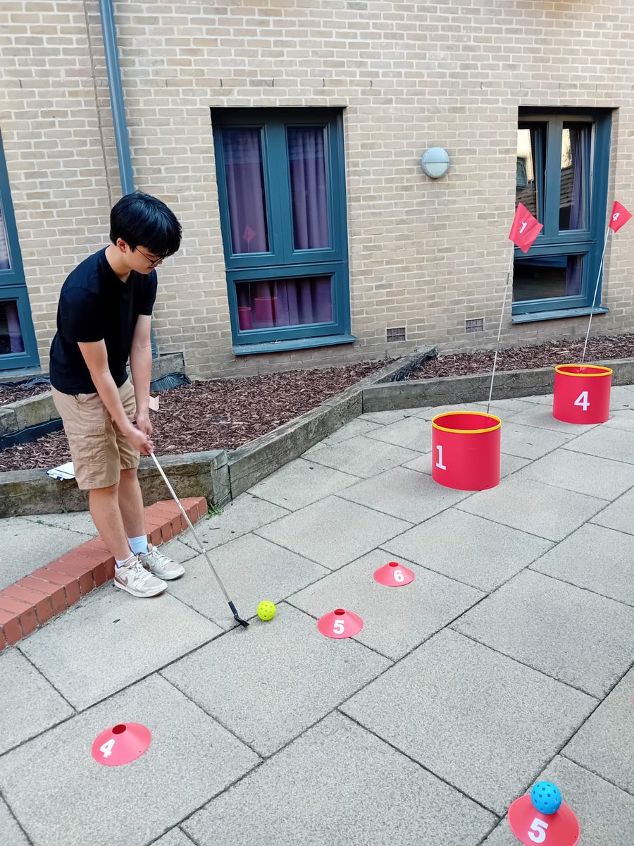 OxIntCollege's tweet image. 🎉 BSA National Boarding Week Fun Continues! 🏌️‍♀️⛳
Our boarders have been getting into the swing of things—literally! To celebrate #NationalBoardingWeek, students enjoyed a round of mini golf at Thames Street, and the smiles say it all. 😄🌟
#BSAboarding