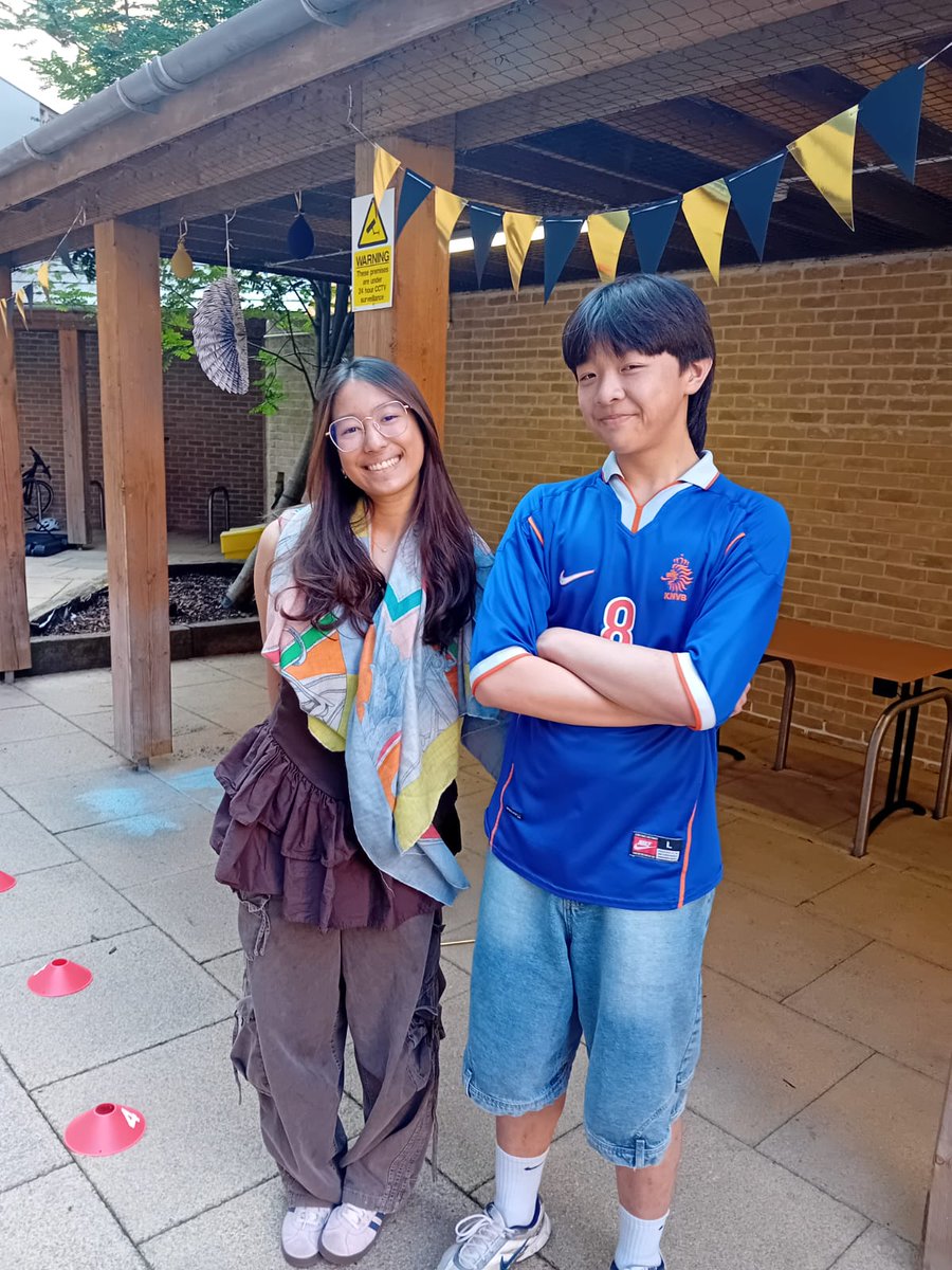 OxIntCollege's tweet image. 🎉 BSA National Boarding Week Fun Continues! 🏌️‍♀️⛳
Our boarders have been getting into the swing of things—literally! To celebrate #NationalBoardingWeek, students enjoyed a round of mini golf at Thames Street, and the smiles say it all. 😄🌟
#BSAboarding