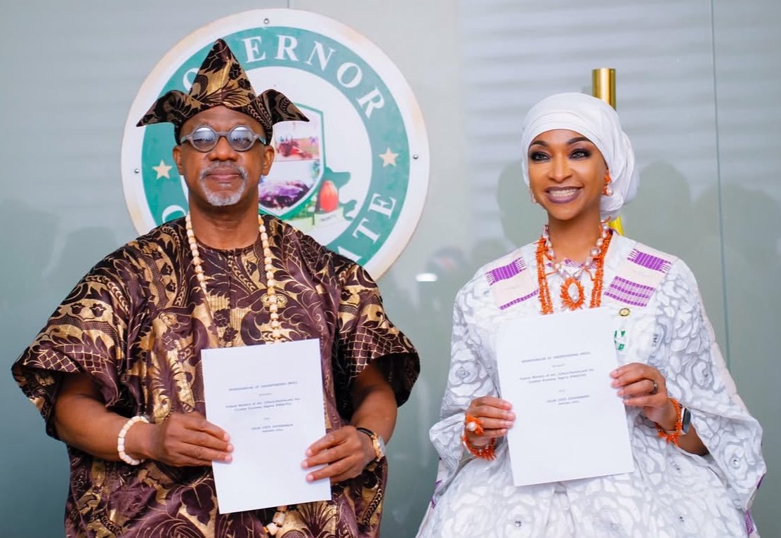 HonJagz's tweet photo. Reflection on Renewed Hope Cultural Project Engagement in Ogun State
As I was still basking in the euphoria of my recent visit to Ogun State, I stumbled upon a collection of images capturing a pivotal moment from our engagement - one that reflects the spirit of partnership

1/7 https://t.co/yTsTU2xaAh