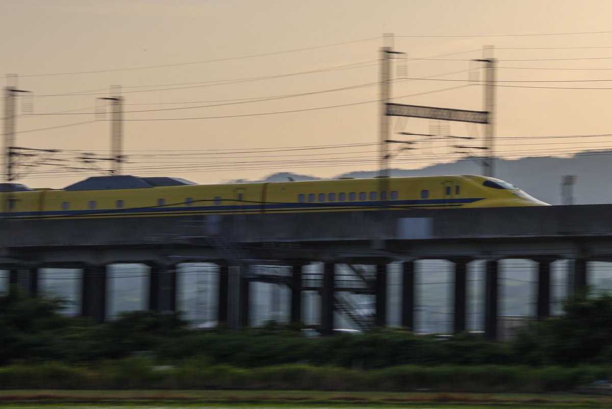 ドクターイエロー応援リレー！
T5編成・のぞみ検測下り

穏やかな夕刻時、先生は爽快に博多へ！
ﾎﾞｿｯ…(流し撮りむずい…笑)
#ドクターイエロー