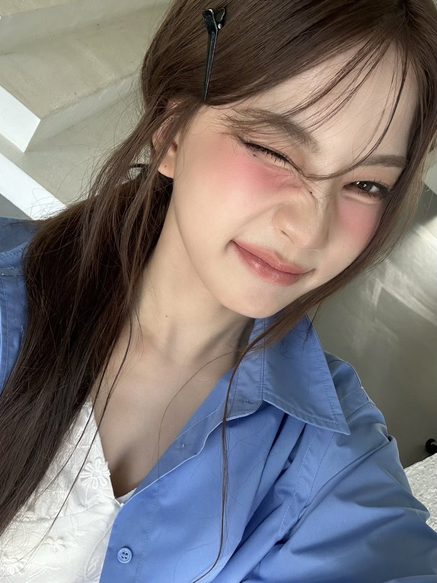 fleurswith's tweet image. chaerongie update 🫧