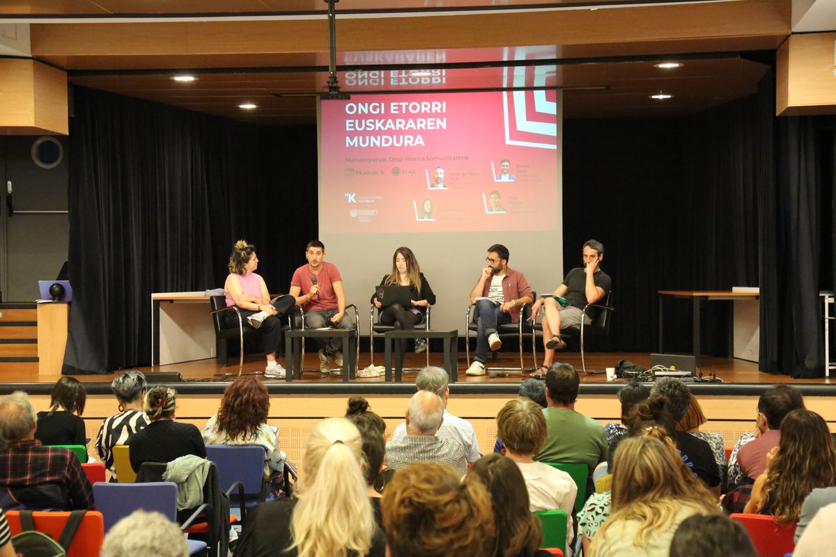 Ongi Etorri Euskararen Mundura II. Harrera Jardunaldiak egin ditugu ekainaren 5 eta 6an Bilbon.

🎥Bideoak eta Kronikak bildu ditugu. Guztia ikusgai👇
🔗kontseilua.eus/jardunaldiak/o…

Euskal Herria izan dadila harrera herri, eta euskara, harrera hizkuntza.