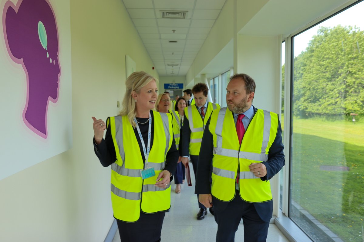 Scottish Secretary <a href="/IanMurrayMP/">Ian Murray MP</a>  visited <a href="/Catalent_/">Catalent</a>  in Bathgate, a leading contract drug manufacturing organisation, highlighting the huge opportunities presented by the UK Government Industrial Strategy.

Life sciences play a vital role in🏴󠁧󠁢󠁳󠁣󠁴󠁿's economy, boasting a £10b turnover.