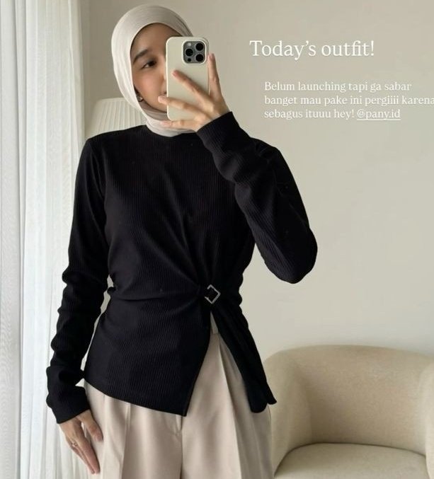 greenhikun's tweet photo. gaya effortless chic udah paling best buat kerja, tampilan elegan. rileks juga buat diajak gerak cepat🛵🪪🙌 https://t.co/hZtYhp2s1A