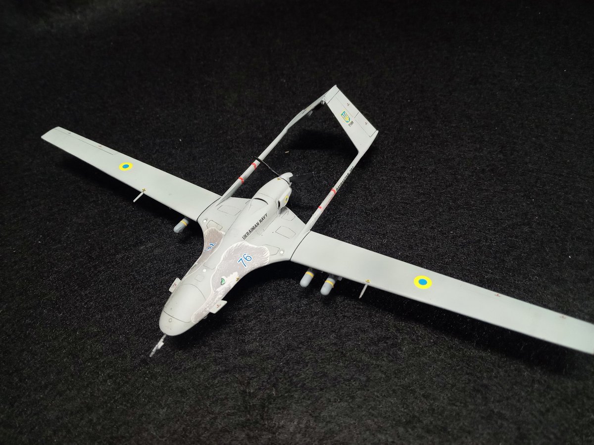 ndnm0d's tweet photo. クリアープロップ！ 1/72 バイラクタル TB.2 完成しました。
トルコのバイカルのいわゆるUAVですね。世界各国で運用されているようです。
ノーズアートと特徴的な尾翼がかっこいいですね。
キットはピトー管とかほぼ芋付けで多少難しいですが他はとても組みやすかったです。 https://t.co/pYYO4sTwcn
