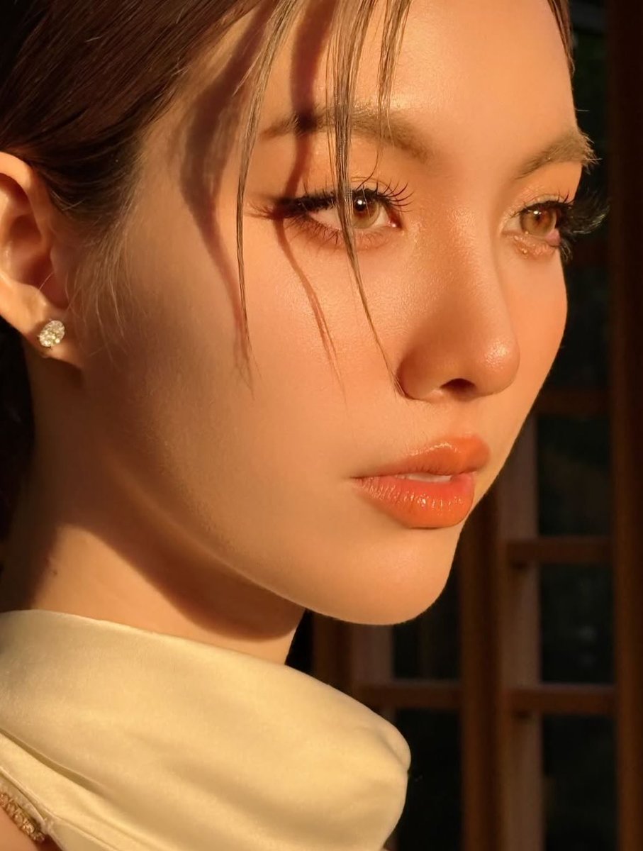 Minebaejuu's tweet photo. แดดประเทศไทยรักชี แดดปารีสก็รักชี ล่าสุดแดดเกียวโตยิ่งรักชีไปอีก ร่างทองมาก ตาคือโคตรสวย

#ORMxOMEGAGalaNight https://t.co/Bl6YlD9DNY