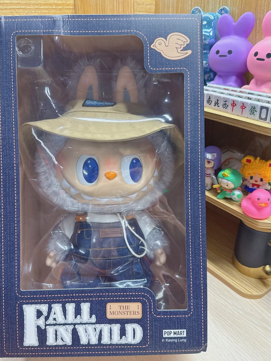 NancyinNanshan's tweet photo. Labubu has truly captured everyone's hearts lately! 💖 I just added the oversized Labubu Fall in Wild Series plushie to my collection.🧸 Show off your Labubu and let's see whose is cutest!🥰 #Labubu #FallinWildSeries #CutePlushieFind #FurryFriendForever #OversizedJoy https://t.co/cKWaLn99Np