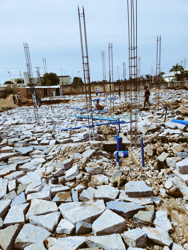 ChiefArchitect_'s tweet image. 18/06/25...
Site location : Rabah road ! With 
 Construction sunshine city centre  began !shops and residential spaces ! A total of  80 shops roof terrace and a bank 
This was designed by @ChiefArchitect_
 @danbabagroupltd
I always said this : we methamophosed from design to…