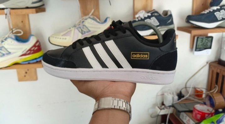 Kahf_07's tweet photo. Sepatu Adidas dijamin ori
Bisa COD yah,info harga dan pemesanan rep aja https://t.co/MDCqJKnIOl