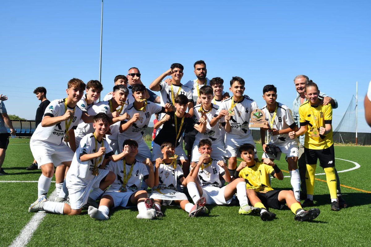 C.P. Flecha Negra ⚪️⚫️ tweet media