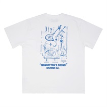 【新発売】

韓国・釜山を拠点とするアパレルショップ「SOUND SHOP balansa」と Manhattan Records Seoul のコラボアイテム！
フロントはMRSのオープン記念Tシャツと同じ、balansaロゴとManhattan Recordsロゴを縦に配置した印象的なデザイン。

🔗manhattanrecords.jp/MR+SEOUL+X+BAL…