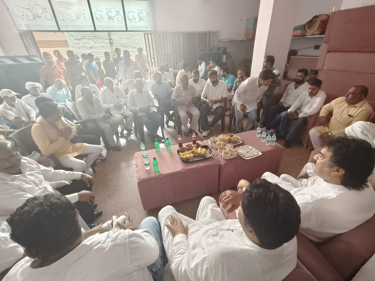 bishnoikuldeep's tweet image. 3. बादशाहपुर, पटौदी और गुरुग्राम में आज कार्यकर्त्ता साथियों से मुलाकात की और उनकी समस्याएं सुनकर उन्हें प्रदेश सरकार के समक्ष रखकर दूर करवाने का आश्वाशन दिया। दक्षिण हरियाणा में संघर्ष के साथियों के साथ मेरा दिल से लगाव है। पूर्व मुख्यमंत्री युगपुरुष स्व. चौ. भजन लाल जी द्वारा…