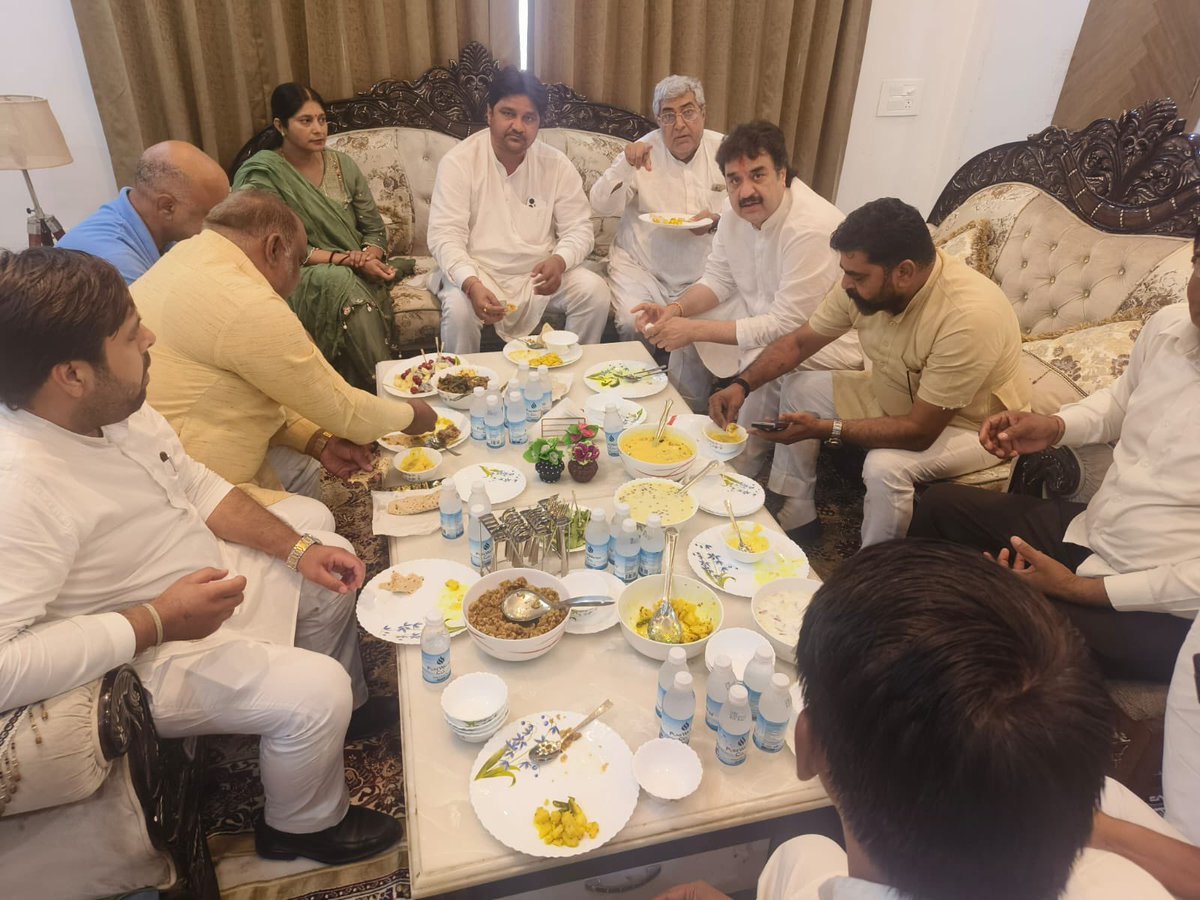 bishnoikuldeep's tweet image. 3. बादशाहपुर, पटौदी और गुरुग्राम में आज कार्यकर्त्ता साथियों से मुलाकात की और उनकी समस्याएं सुनकर उन्हें प्रदेश सरकार के समक्ष रखकर दूर करवाने का आश्वाशन दिया। दक्षिण हरियाणा में संघर्ष के साथियों के साथ मेरा दिल से लगाव है। पूर्व मुख्यमंत्री युगपुरुष स्व. चौ. भजन लाल जी द्वारा…