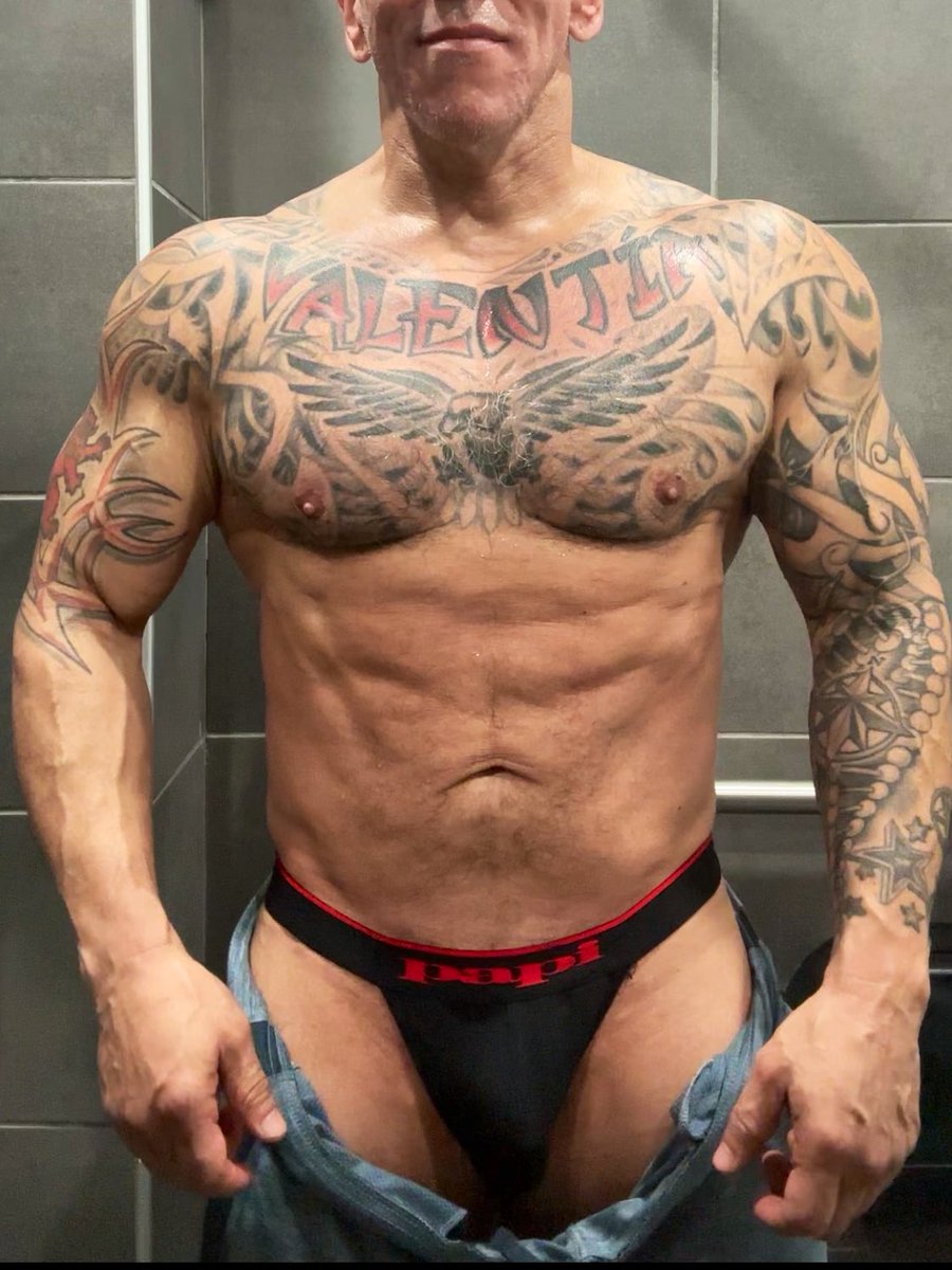 PSP_muscle's tweet photo. Sweaty and pumped at the gym. https://t.co/hyXx1lAfmG