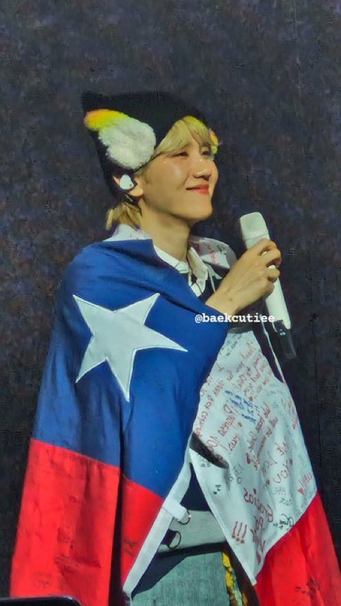 onlyexist4exo's tweet image. baekhyun nunca mais saia da América latina eu n qro ter q voltar a ver ft sua branco q nem papel quando vc é lindo ASSIM