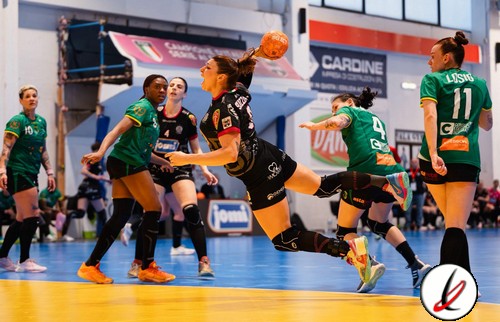 LanzaroteDeportiva (@lanzarotedeport) on Twitter photo 🤾♀️ #Balonmano
La pivote Rocío Squizziato refuerza al CICAR Lanzarote Ciudad de Arrecife
☑️ Llega procedente del Jomi Salermo
☑️ Primer fichaje del <a href="/BMSanJoseObrero/">C.D.Balonmano San Jose Obrero</a>
Consulta la noticia en el enlace ⬇️⬇️
lanzarotedeportiva.com/index.php/balo… 🤾♀️ #Balonmano
La pivote Rocío Squizziato refuerza al CICAR Lanzarote Ciudad de Arrecife
☑️ Llega procedente del Jomi Salermo
☑️ Primer fichaje del <a href="/BMSanJoseObrero/">C.D.Balonmano San Jose Obrero</a>
Consulta la noticia en el enlace ⬇️⬇️
lanzarotedeportiva.com/index.php/balo…
