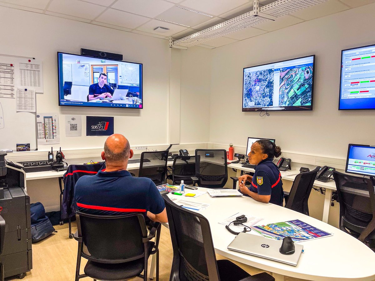 La 93e édition des 24 Heures du Mans s’est achevée devant pas moins de 332 000 spectateurs 📢 

Tout au long de la semaine, près de 500 sapeurs-pompiers ont été mobilisés, du samedi 7 au dimanche 15 juin, à la fois sur le circuit et dans le centre-ville du Mans👨‍🚒👩‍🚒