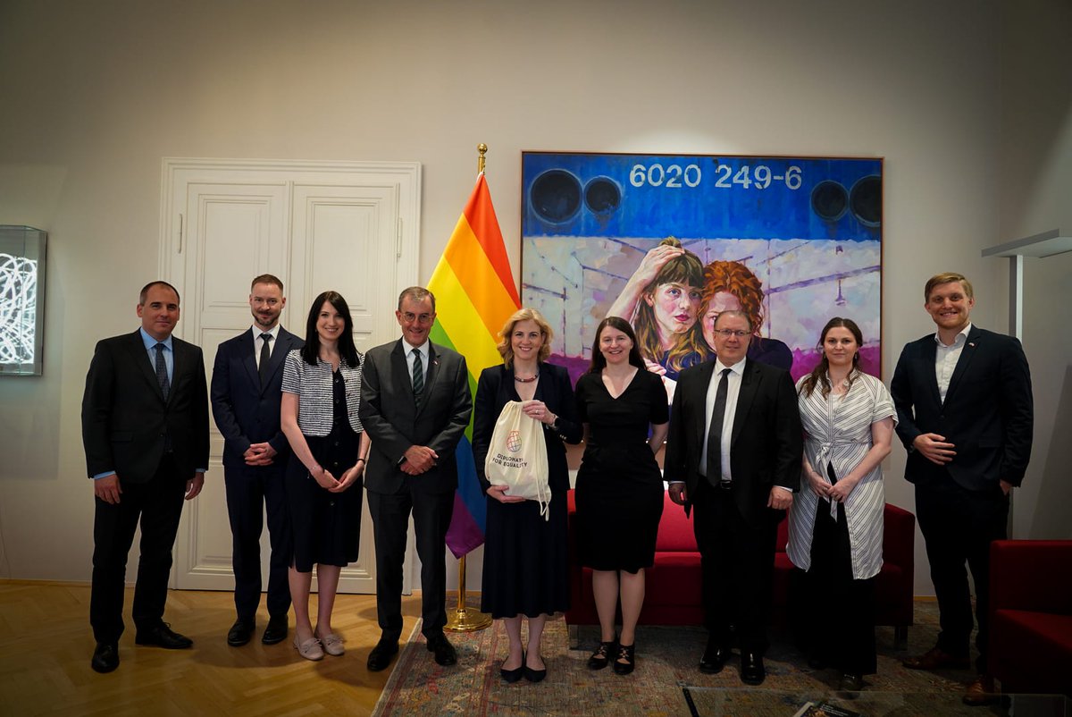AusAmbVIE's tweet image. Delighted to meet 🇦🇹 Foreign Minister Beate Meinl-Reisinger @BMeinl as part of #DiplomatsForEquality. She reaffirmed 🇦🇹’s strong commitment to equality, diversity & LGBTQI+ rights, and recognised the important work of @dipforequality. Grateful for her support!🏳️🌈
©A. Steiner/BMEIA