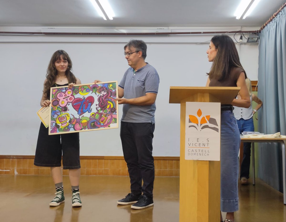Volem donar l’enhorabona a Mariló Granell per haver aconseguit el segon premi de pintura de l’IES Vicent Castellamb una obra plena de colors i sensibilitat. 🎨💫

La seua creativitat i expressivitat han captivat el jurat i tot el centre se sent orgullós del seu èxit.