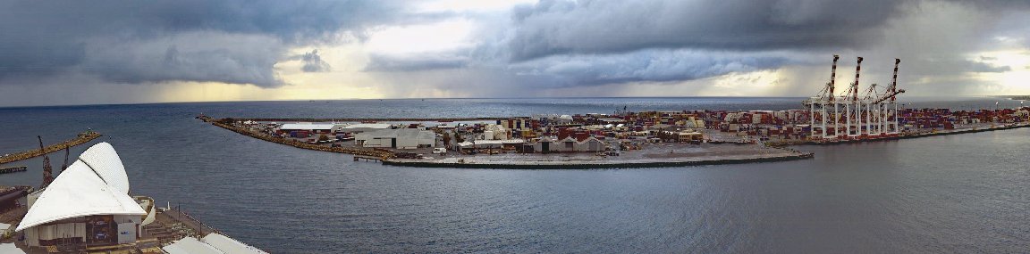 <a href="/perthovalman/">paul gallagher</a> <a href="/BunburyWeather/">SWWeatherWA</a> <a href="/ImTheOnlyAstro/">TheOnlyAstro</a> <a href="/MJG_1990/">Michael</a> <a href="/coffeevanishere/">thecoffeevanishere</a> <a href="/drstip/">Dr 'Variant of Concern' Stip #BLM 😷🌈 🧶☠️ ☢️</a> <a href="/baxlex/">Scott</a> <a href="/ManjitK6987/">💧🎀 Manjit Kaur</a> <a href="/Barnsy_Lisa/">Lisa Barnes</a> <a href="/speedbird020/">Alex 🇭🇲</a> <a href="/Sparrow_65/">Sparrow65</a> <a href="/2017Ferret/">The Weather Ferret</a> The View Of Some Shelf Clouds Off The #Perth Coast Around 4:00pm Today On The #Fremantle Port Cam ⛈️ #Freo #PerthNews #PerthStorm #PerthWeather #WesternAustralia