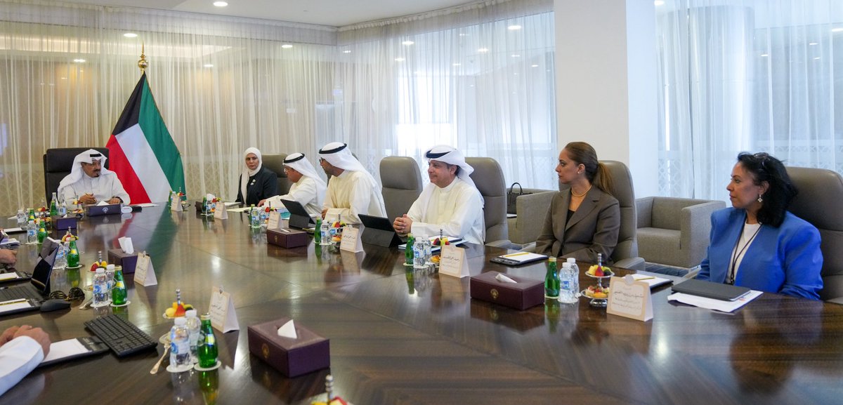 سمو الشيخ أحمد عبدالله الأحمد الصباح رئيس مجلس الوزراء يترأس اجتماع المجلس الأعلى للبترول
 
- المجلس ناقش البنود المدرجة على جدول أعماله وأبرز المشاريع المعتمدة من قبل مؤسسة البترول الكويتية كما استعرض آخر المستجدات الراهنة في ظل التطورات السياسية الإقليمية والدولية

#صور_كونا