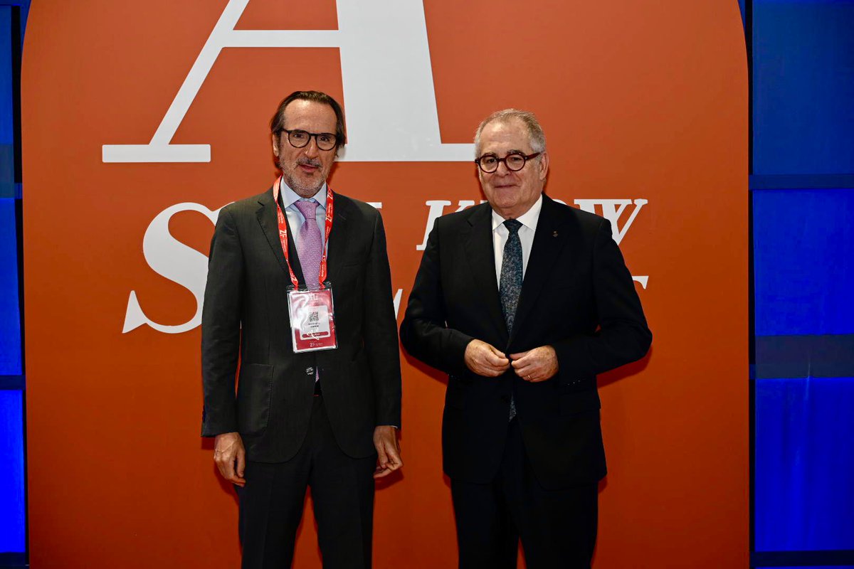 🗣️Inauguración de la jornada técnica UNO ''Las Tecnologías más Rentables para la Logística y el Transporte'' a cargo de <a href="/FArandaManzano/">Francisco Aranda Manzano</a>, Presidente de <a href="/UNOlogistica/">UNO</a>, y Jordi Valls, Teniente de Alcaldía de <a href="/bcn_ajuntament/">Ajuntament de Barcelona</a>🙌.