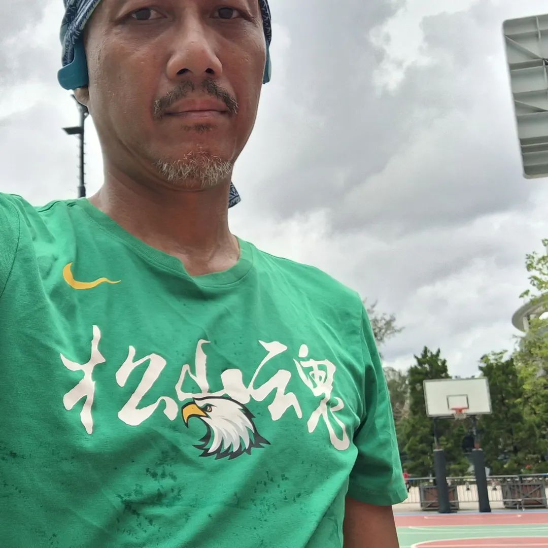 jozev1969's tweet photo. 今早幸運,重雲但沒下雨,又在籃球場練了個多小時。
#BasketballNeverStops
#RebuildOneself
#KeepCalmAndStayStrong
#松山高中 https://t.co/FX4Iu1zK3B