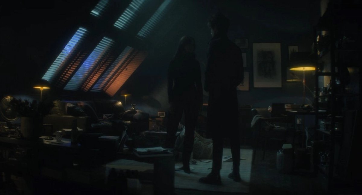KeyleenKT's tweet photo. GUYS I THINK IT'S JOHANNA!
The same windows from S1 😲
#TheSandman https://t.co/rX0PYlwmd8