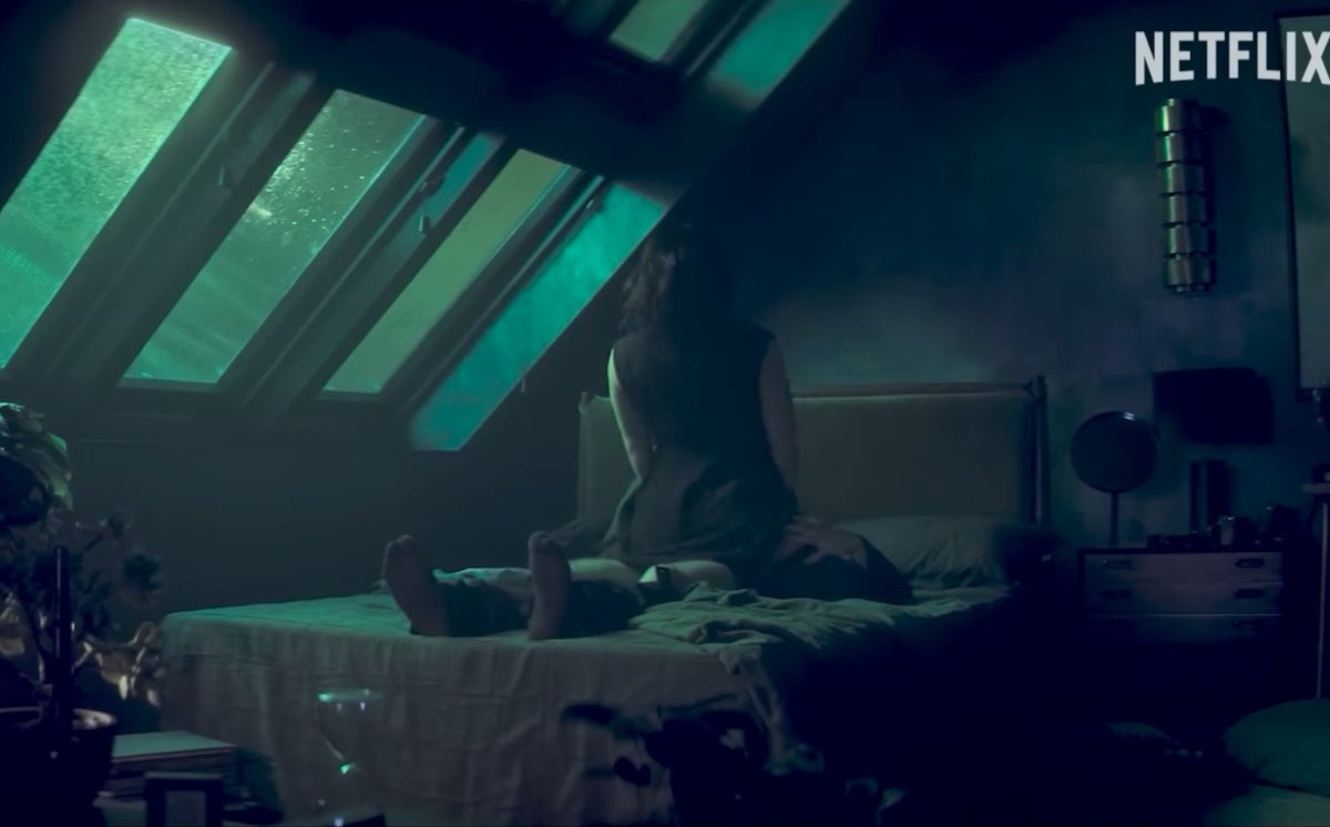 KeyleenKT's tweet photo. GUYS I THINK IT'S JOHANNA!
The same windows from S1 😲
#TheSandman https://t.co/rX0PYlwmd8