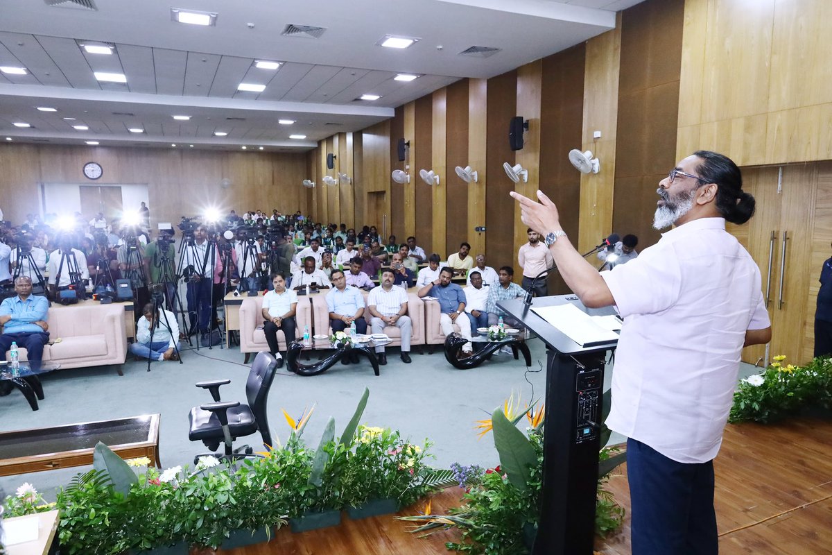 Office of Chief Minister, Jharkhand (@jharkhandcmo) on Twitter photo рдЗрд╕ рдкреНрд░реЛрдЧреНрд░рд╛рдо рдореЗрдВ рдЬреЛ рдЦрд░реНрдЪ рдЖрдПрдЧрд╛, рдЙрд╕рдХреА рд╡реНрдпрд╡рд╕реНрдерд╛ рд╣рдордиреЗ рдкреВрд░реНрд╡ рдореЗрдВ рд╣реА рдХрд░ рджреА рд╣реИред рдЧреБрд░реБрдЬреА рд╕реНрдЯреВрдбреЗрдВрдЯ рдХреНрд░реЗрдбрд┐рдЯ рдХрд╛рд░реНрдб рдпреЛрдЬрдирд╛ рдХрд╛ рд▓рд╛рдн рдЖрдк рд╕рднреА рд╕реНрдЯреВрдбреЗрдВрдЯреНрд╕ рд▓реЗрдВред тВ╣15 рд▓рд╛рдЦ рддрдХ рдХрд╛ рдЛрдг рдмреИрдВрдХ рдХреЗ рдорд╛рдзреНрдпрдо рдХреЗ рдкреНрд░рджрд╛рди рдХрд░рд╛рдпрд╛ рдЬрд╛ рд░рд╣рд╛ рд╣реИред рдЖрдк рдЖрдЧреЗ рдмрдврд╝реЗрдВ, рд╕рд░рдХрд╛рд░ рдЖрдкрдХреЗ рд╕рд╛рде рд╣реИ: рд╢реНрд░реА <a href="/HemantSorenJMM/">Hemant Soren</a> рдЗрд╕ рдкреНрд░реЛрдЧреНрд░рд╛рдо рдореЗрдВ рдЬреЛ рдЦрд░реНрдЪ рдЖрдПрдЧрд╛, рдЙрд╕рдХреА рд╡реНрдпрд╡рд╕реНрдерд╛ рд╣рдордиреЗ рдкреВрд░реНрд╡ рдореЗрдВ рд╣реА рдХрд░ рджреА рд╣реИред рдЧреБрд░реБрдЬреА рд╕реНрдЯреВрдбреЗрдВрдЯ рдХреНрд░реЗрдбрд┐рдЯ рдХрд╛рд░реНрдб рдпреЛрдЬрдирд╛ рдХрд╛ рд▓рд╛рдн рдЖрдк рд╕рднреА рд╕реНрдЯреВрдбреЗрдВрдЯреНрд╕ рд▓реЗрдВред тВ╣15 рд▓рд╛рдЦ рддрдХ рдХрд╛ рдЛрдг рдмреИрдВрдХ рдХреЗ рдорд╛рдзреНрдпрдо рдХреЗ рдкреНрд░рджрд╛рди рдХрд░рд╛рдпрд╛ рдЬрд╛ рд░рд╣рд╛ рд╣реИред рдЖрдк рдЖрдЧреЗ рдмрдврд╝реЗрдВ, рд╕рд░рдХрд╛рд░ рдЖрдкрдХреЗ рд╕рд╛рде рд╣реИ: рд╢реНрд░реА <a href="/HemantSorenJMM/">Hemant Soren</a>