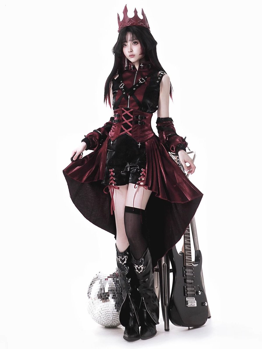 ManusxMachina's tweet photo. 時の密使のコルセットオーバースカートとトップスとショートパンツ
https://t.co/EQpdIIWBU7 
世界の終わりを告げる黙示録の使者。未来から来た刺客みたいに演出してくれる。過去の罪に対する未来からの報復者。時を超えた正義の使者。誰にも理解されない使命を背負って生きる永遠の異邦人みたいに。 https://t.co/fWOz82nrAX
