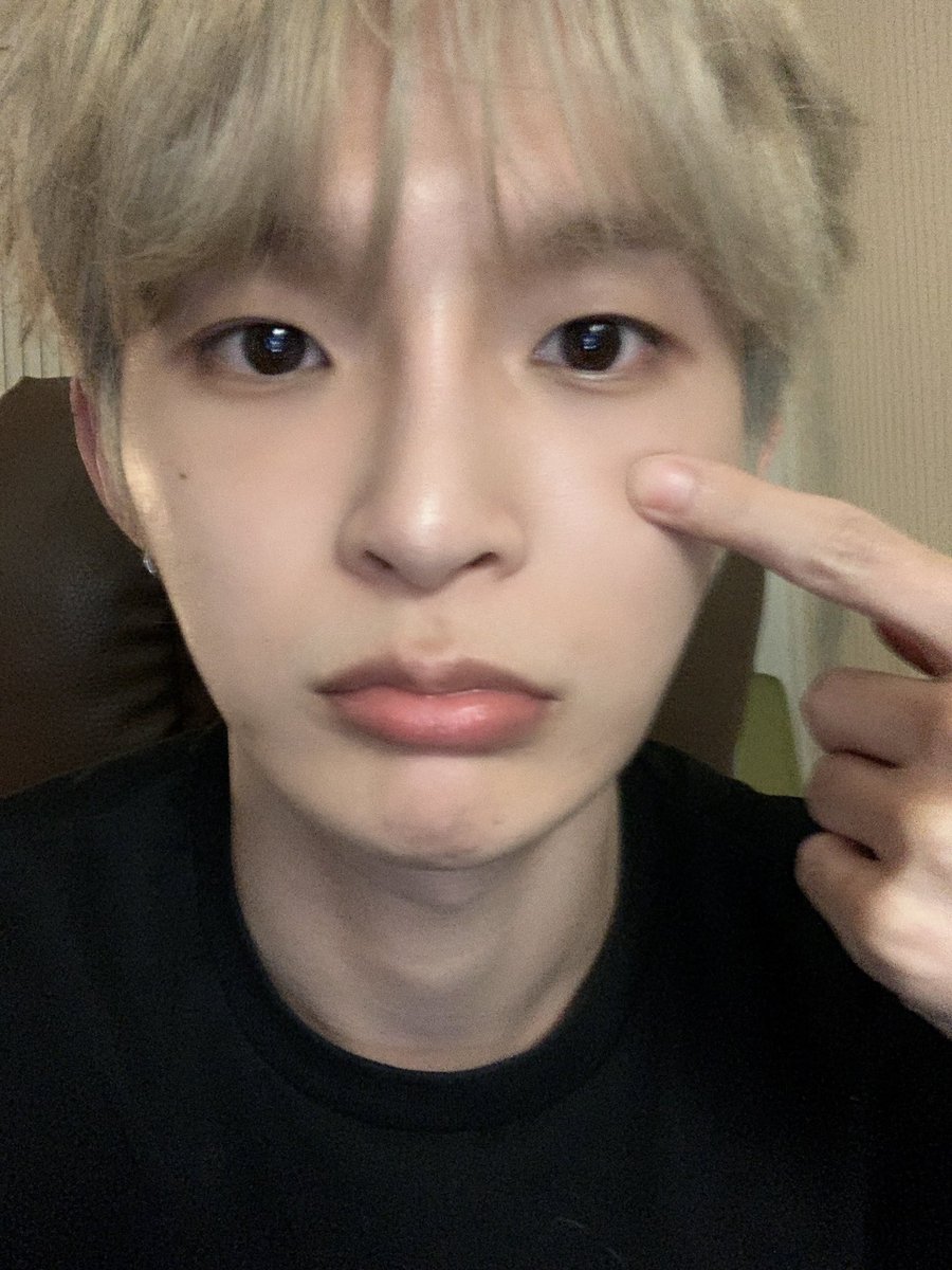 KHWOO_official's tweet photo. 이 사진의 계절은?!
여름☀️ vs 겨울❄️

#강현우 #KangHyunWoo #カンヒョヌ https://t.co/MGLtnvx2VF